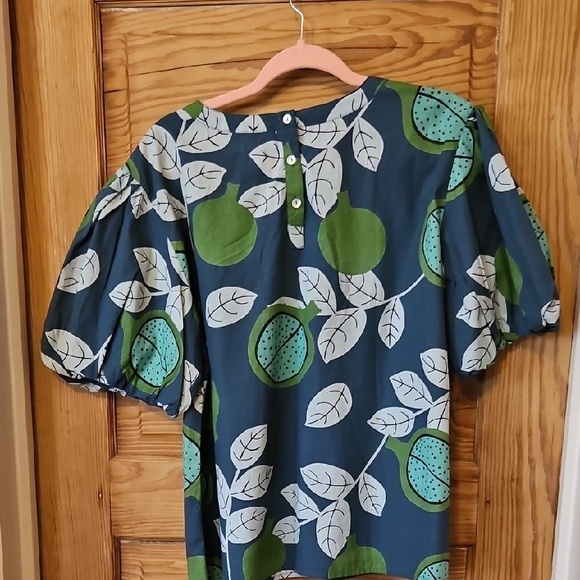 Unknown Brand Navy Blouse with Green Fruit Print and Puff Sleeves - Picture 5 of 5